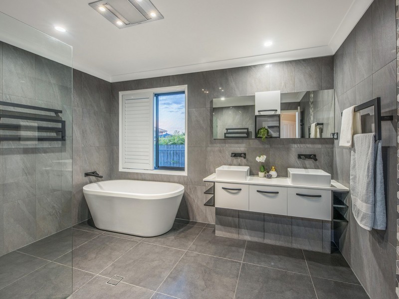 26 Clearmount Crescent, Carindale QLD 4152