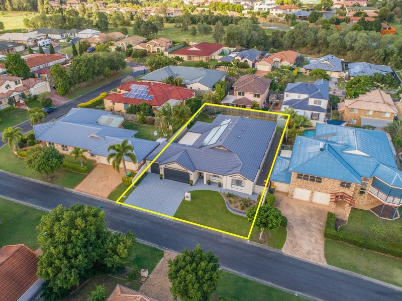 26 Clearmount Crescent, Carindale QLD 4152