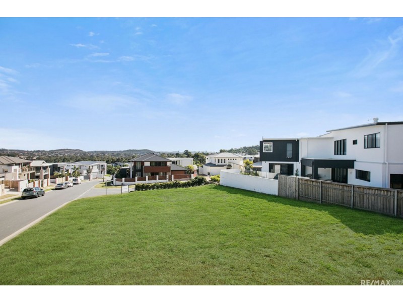 1 Skyline Crescent, Carindale QLD 4152