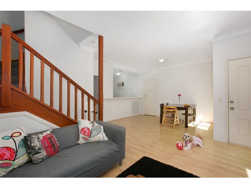 27 Hillside Crescent, Seven Hills QLD 4170