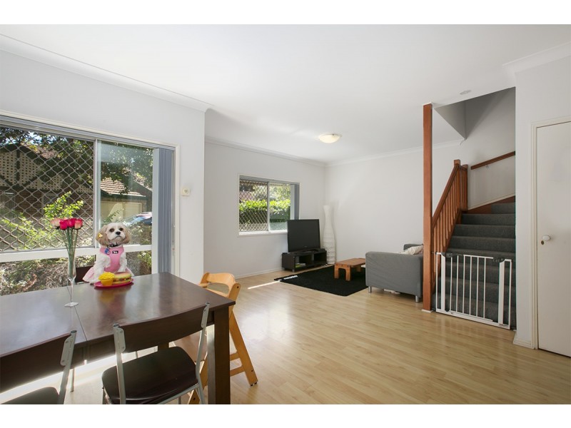 27 Hillside Crescent, Seven Hills QLD 4170