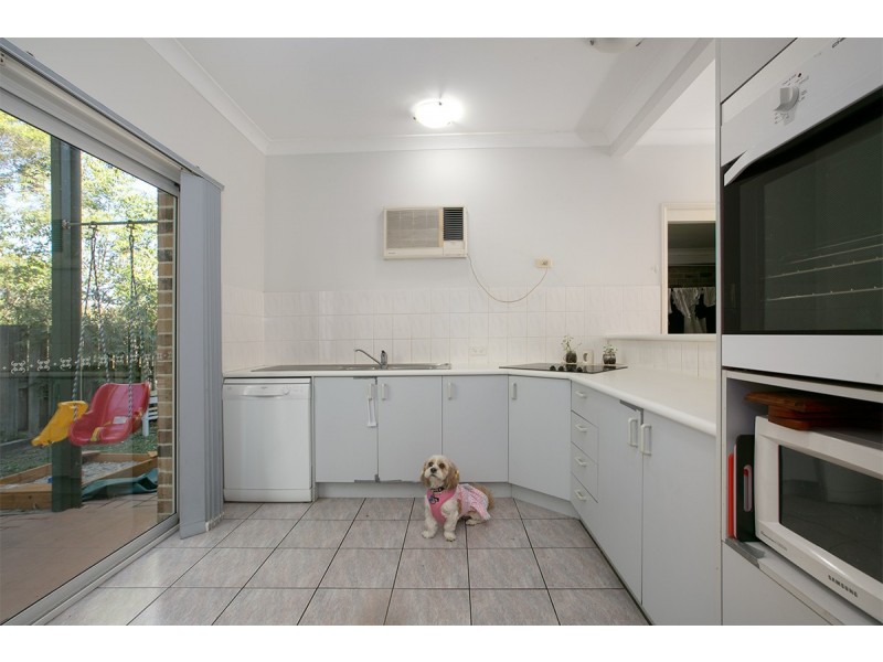 27 Hillside Crescent, Seven Hills QLD 4170