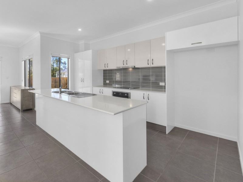39 Lomond Circuit, Upper Kedron QLD 4055