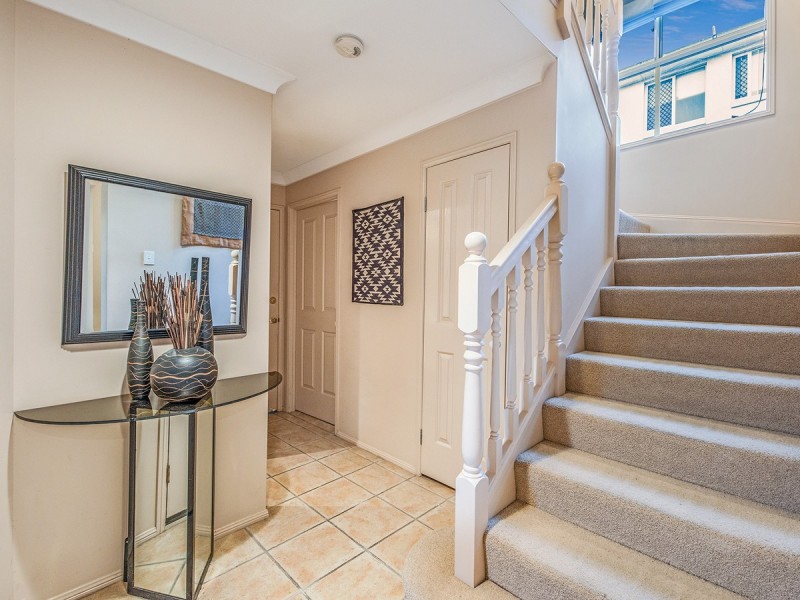 62 Eastwood Drive, Mansfield QLD 4122