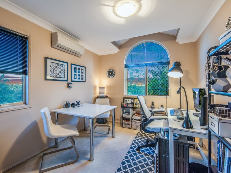 62 Eastwood Drive, Mansfield QLD 4122