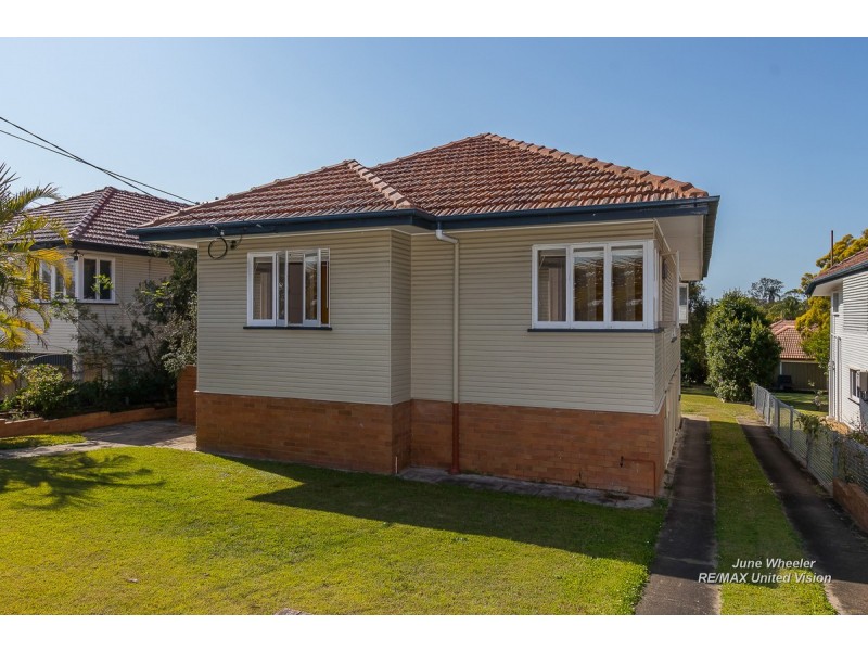 32 Lloyd Street, Camp Hill QLD 4152