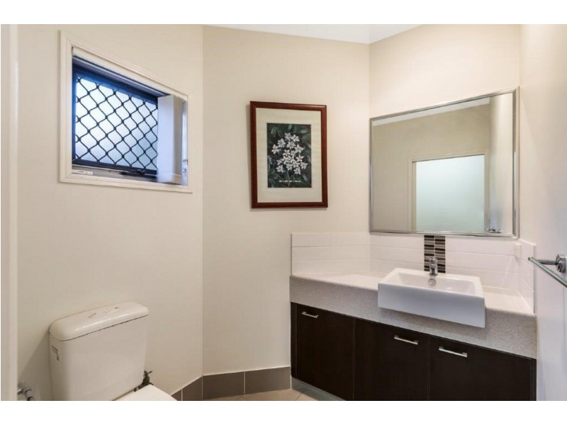 2/42 Adelaide Street, Carina QLD 4152