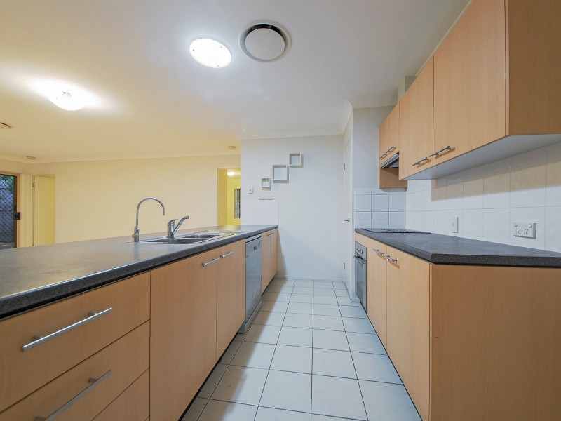 8 Chesney Street, Carina QLD 4152