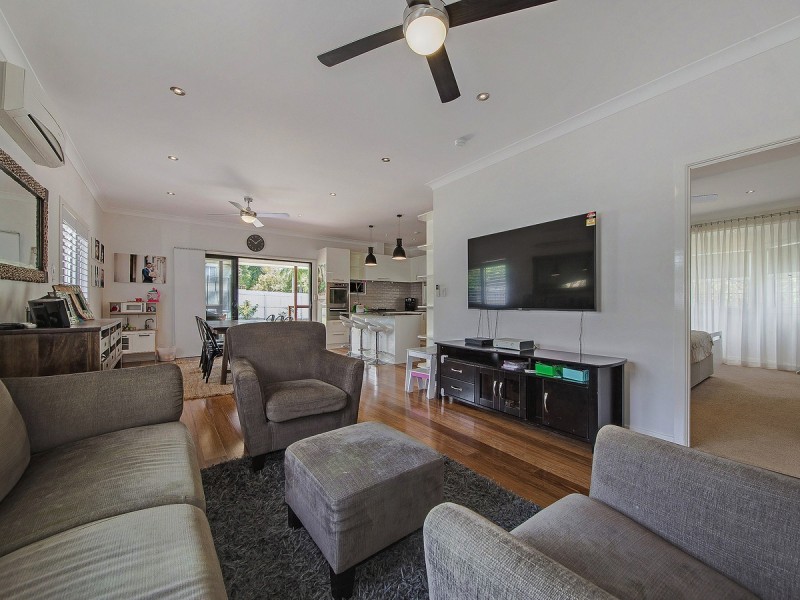 22 Dundee Street, Holland Park QLD 4121