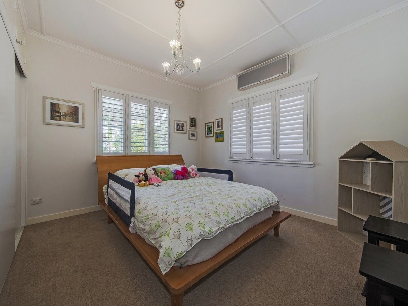 22 Dundee Street, Holland Park QLD 4121