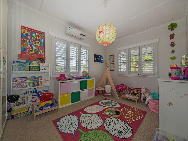 22 Dundee Street, Holland Park QLD 4121