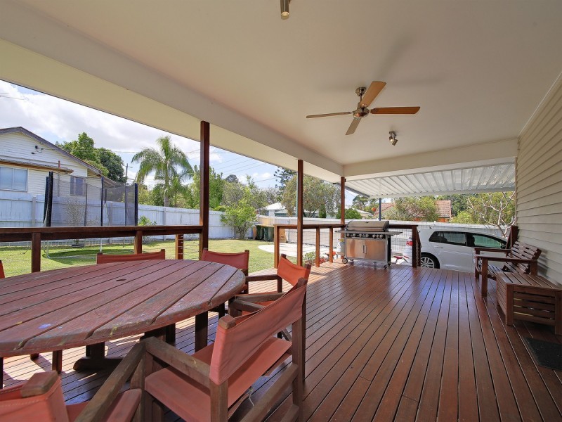 22 Dundee Street, Holland Park QLD 4121