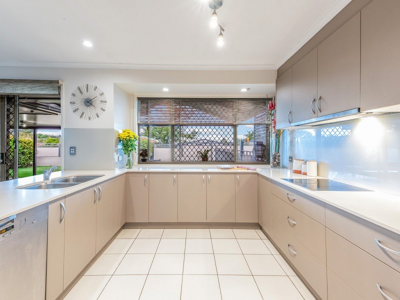 2 Madrid Court, Wishart QLD 4122