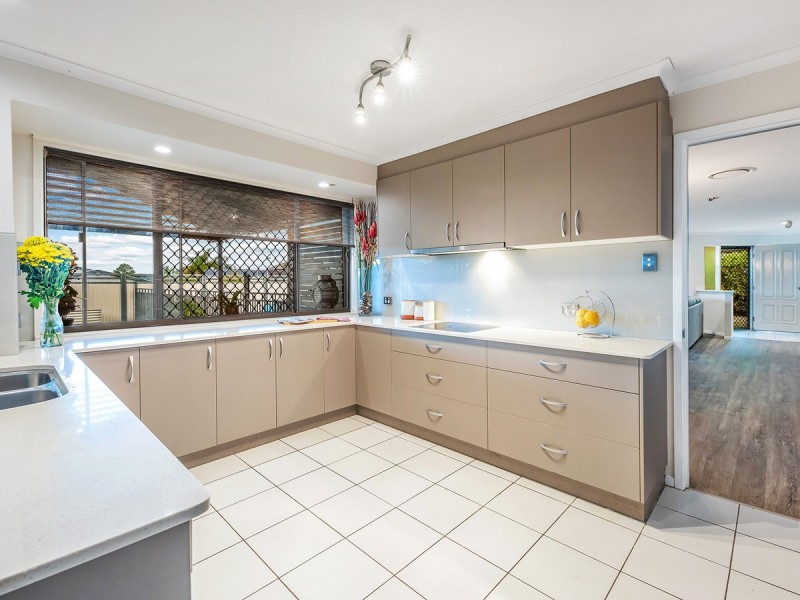 2 Madrid Court, Wishart QLD 4122