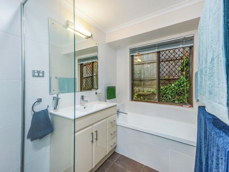 2 Madrid Court, Wishart QLD 4122