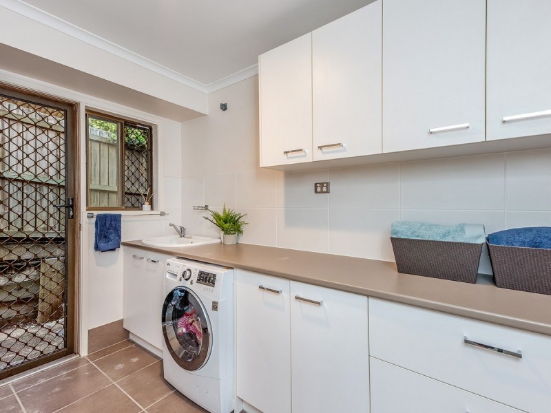 2 Madrid Court, Wishart QLD 4122