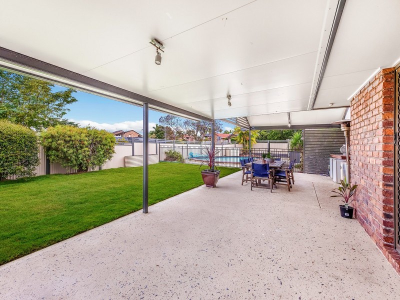 2 Madrid Court, Wishart QLD 4122