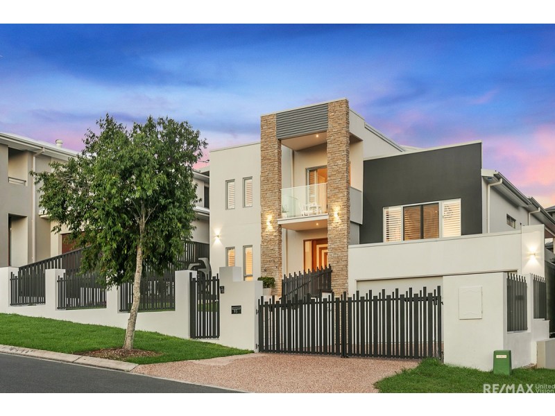 93 Amersham Crescent, Carindale QLD 4152