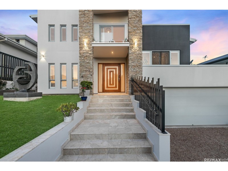 93 Amersham Crescent, Carindale QLD 4152