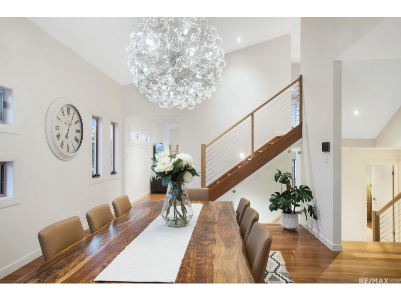 93 Amersham Crescent, Carindale QLD 4152