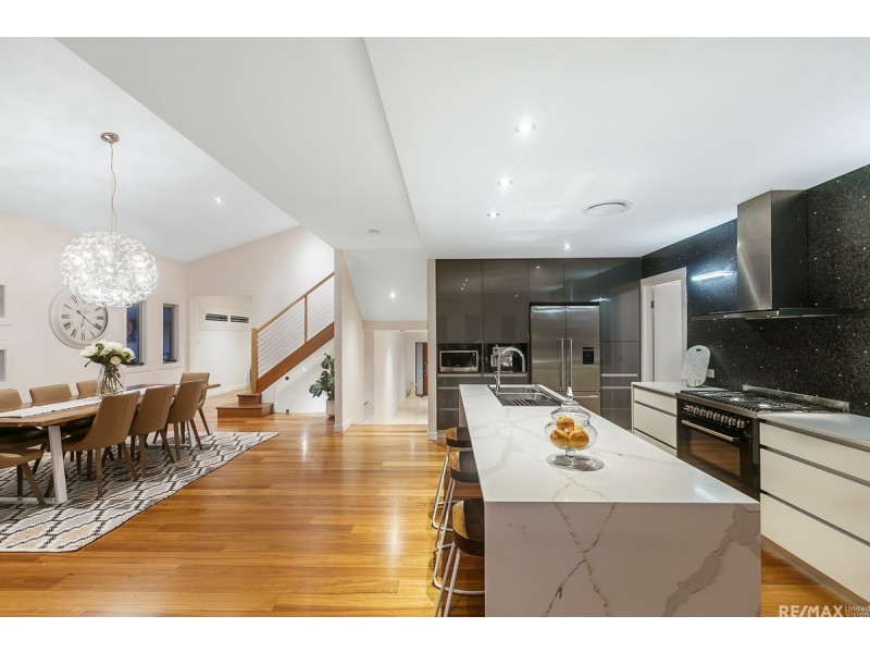 93 Amersham Crescent, Carindale QLD 4152