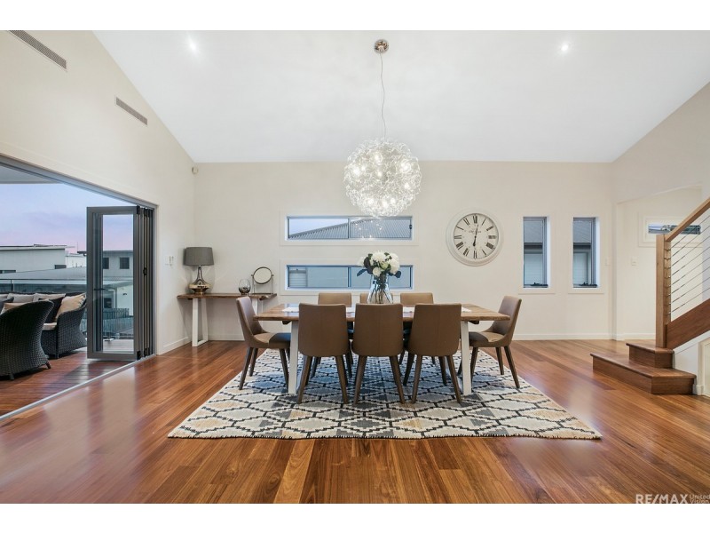 93 Amersham Crescent, Carindale QLD 4152