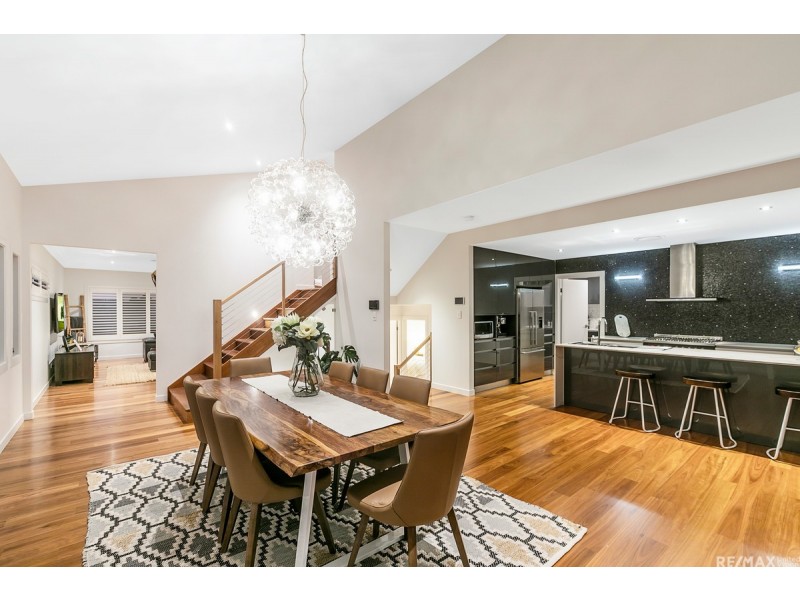 93 Amersham Crescent, Carindale QLD 4152