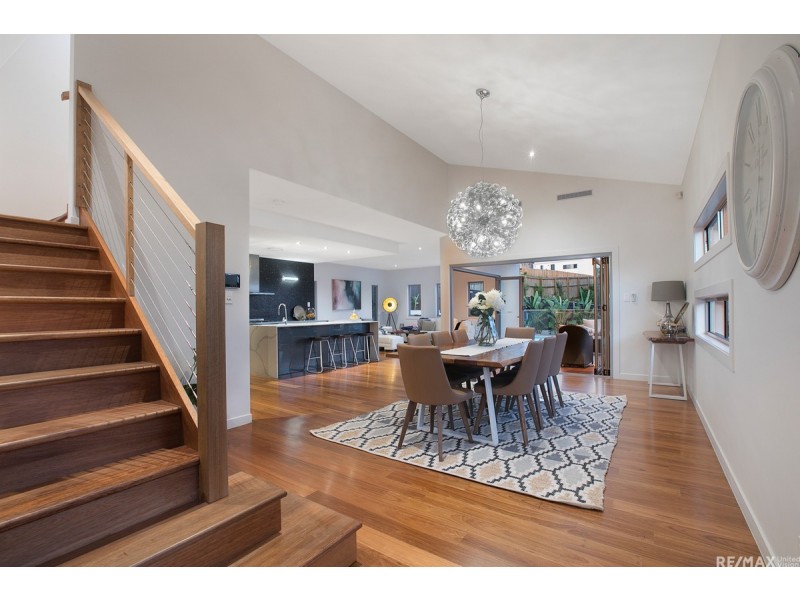 93 Amersham Crescent, Carindale QLD 4152