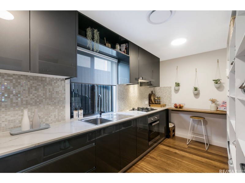 93 Amersham Crescent, Carindale QLD 4152