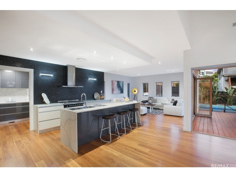 93 Amersham Crescent, Carindale QLD 4152