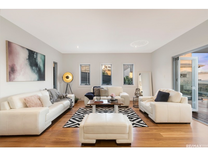 93 Amersham Crescent, Carindale QLD 4152