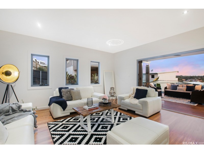 93 Amersham Crescent, Carindale QLD 4152