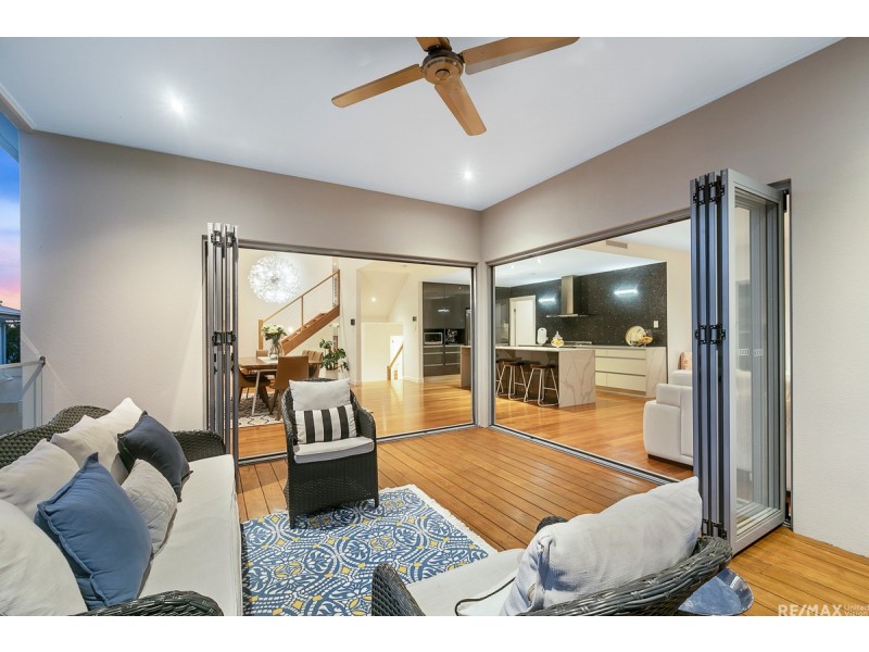 93 Amersham Crescent, Carindale QLD 4152