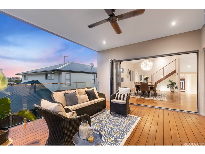 93 Amersham Crescent, Carindale QLD 4152