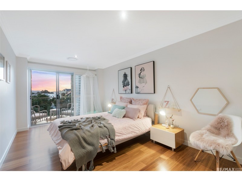 93 Amersham Crescent, Carindale QLD 4152