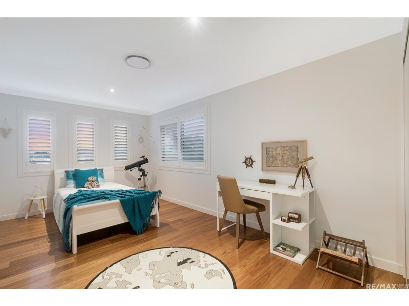 93 Amersham Crescent, Carindale QLD 4152