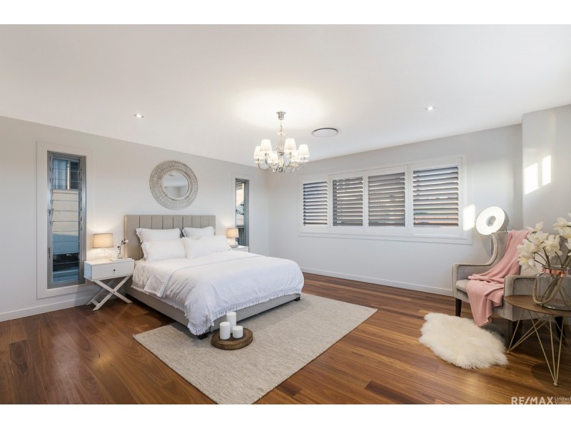 93 Amersham Crescent, Carindale QLD 4152