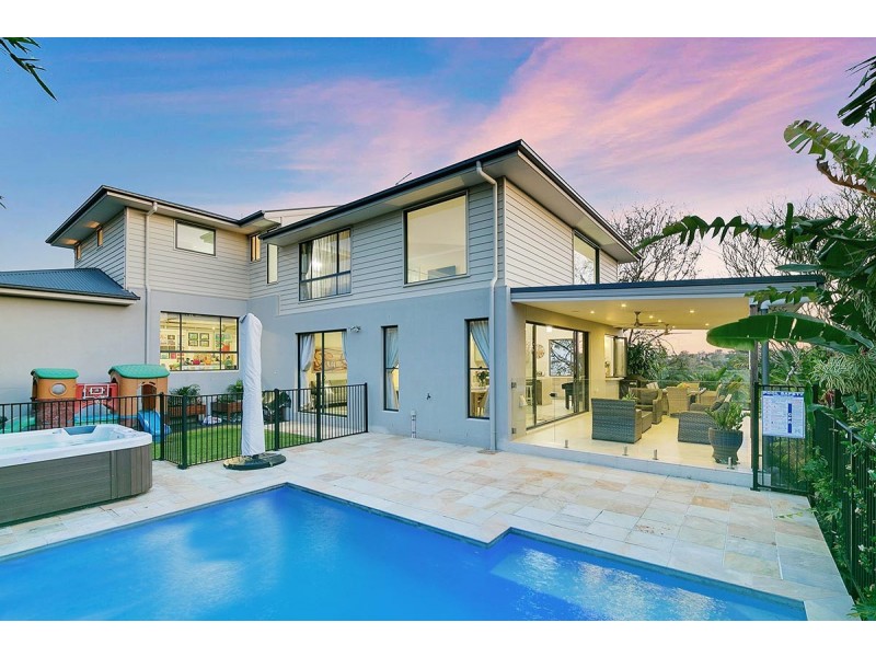 13 Oakmont Street, Carindale QLD 4152