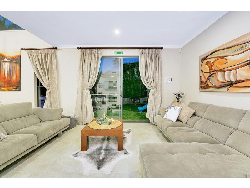 13 Oakmont Street, Carindale QLD 4152