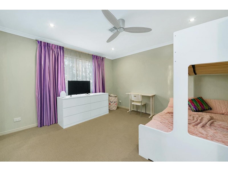 13 Oakmont Street, Carindale QLD 4152