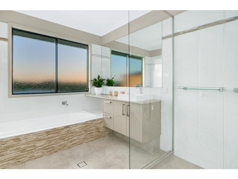 13 Oakmont Street, Carindale QLD 4152