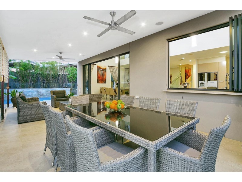 13 Oakmont Street, Carindale QLD 4152