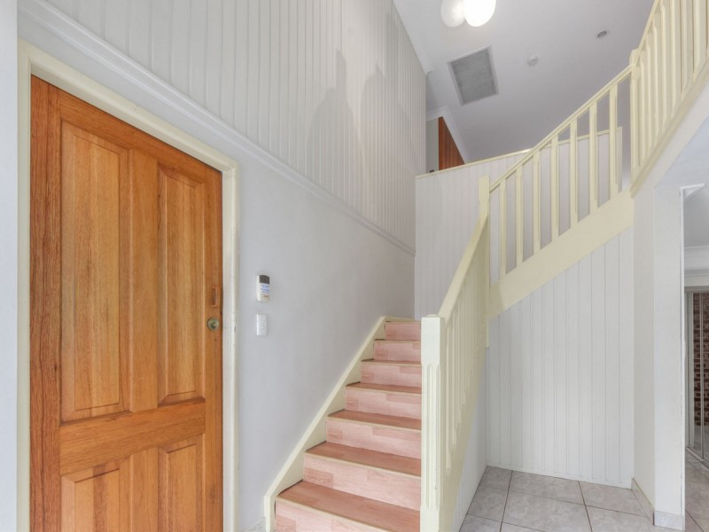 30 Faringdon Street, Robertson QLD 4109