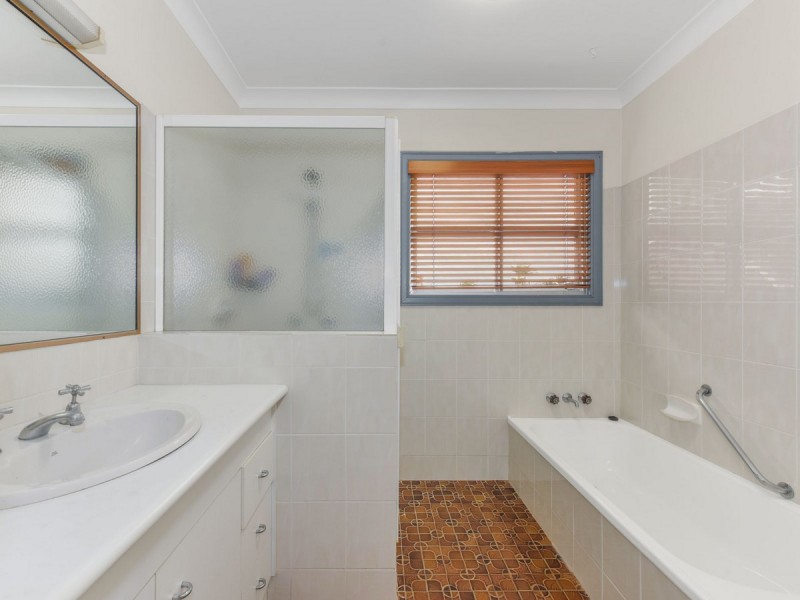 30 Faringdon Street, Robertson QLD 4109