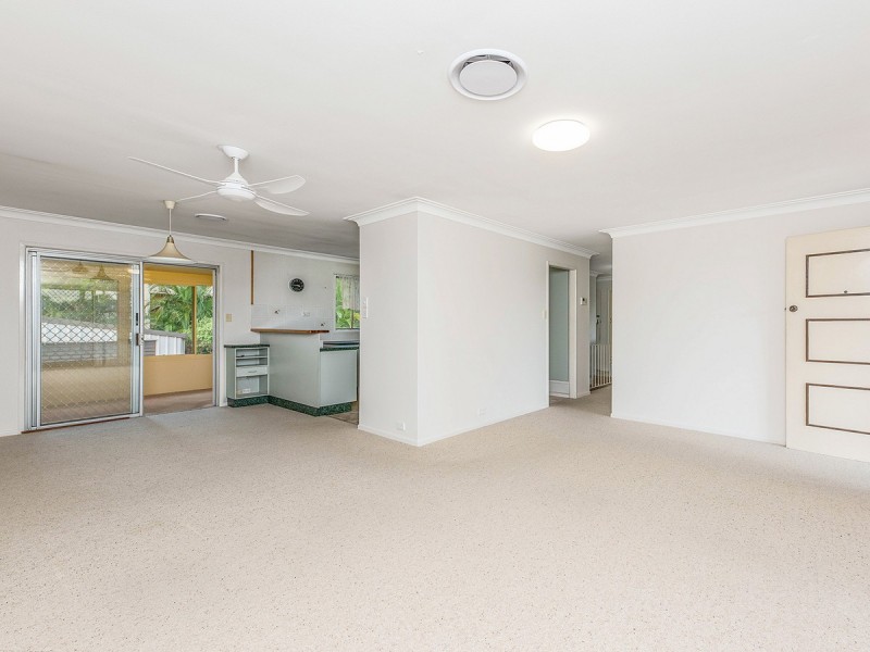 41 Dirkala Street, Mansfield QLD 4122