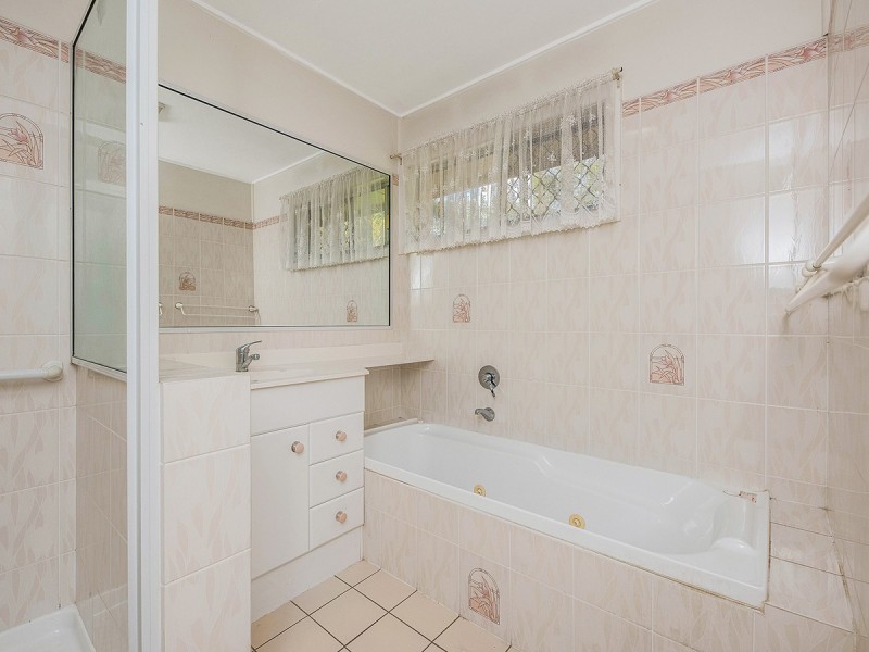 41 Dirkala Street, Mansfield QLD 4122