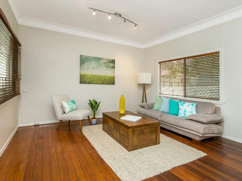 138 Broadwater Road, Mount Gravatt East QLD 4122