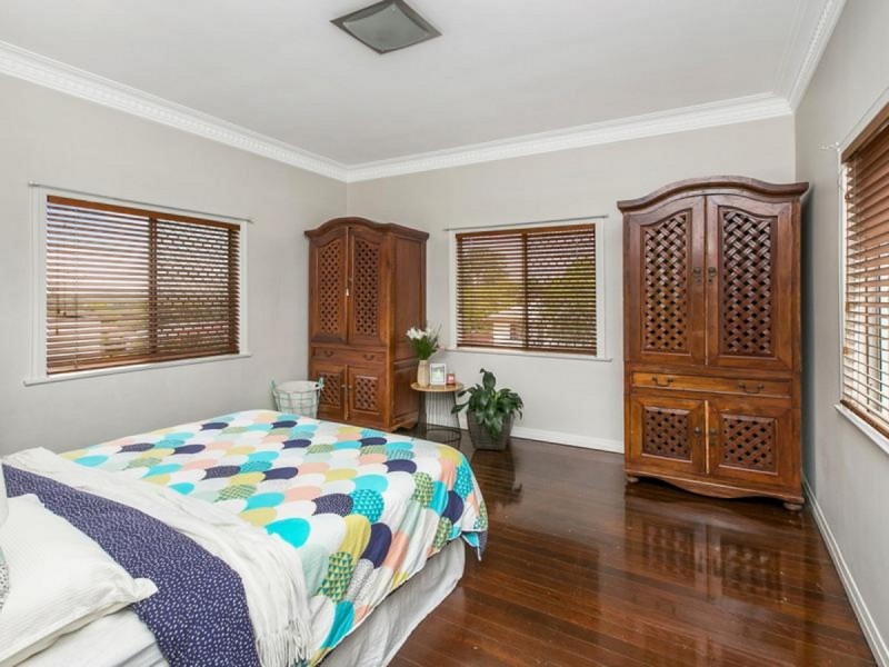 138 Broadwater Road, Mount Gravatt East QLD 4122