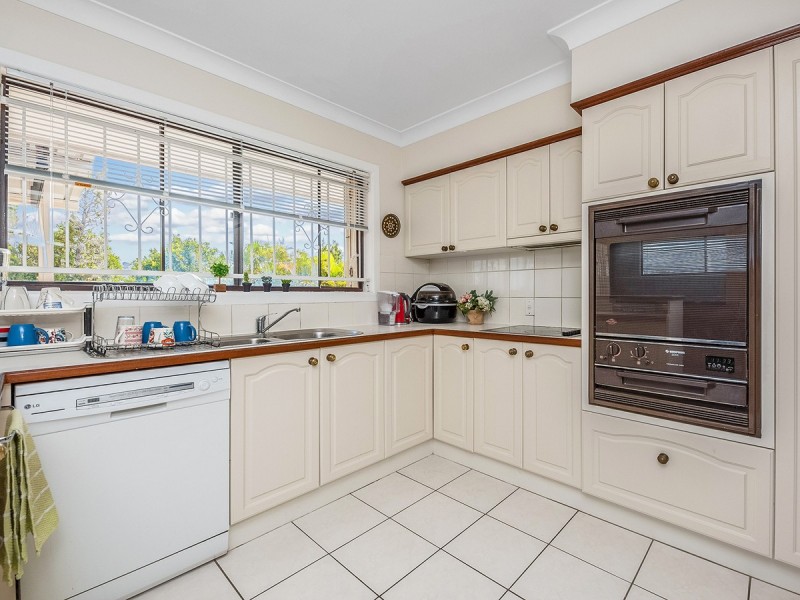 27 Delavan Street, Wishart QLD 4122