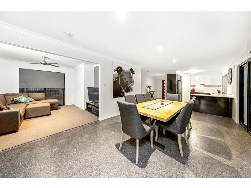 32 Reynolds Street, Carindale QLD 4152